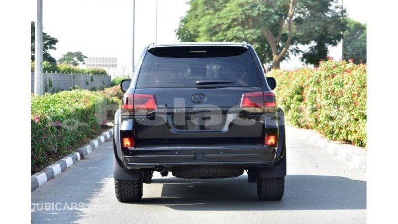 Big with watermark toyota land cruiser central import dubai 5594