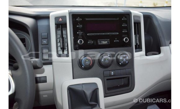 Acheter Import Voiture Toyota Hiace Blanc à Import - Dubai, Central Acheter Import Voiture Toyota Hiace Blanc à Import - Dubai, Central