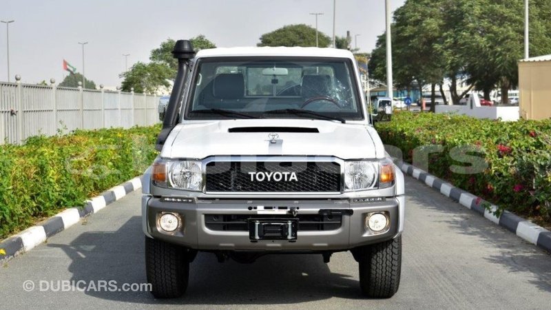 Big with watermark toyota land cruiser central import dubai 5597