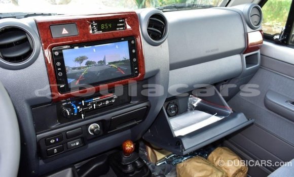 Acheter Import Voiture Toyota Land Cruiser Gris à Import - Dubai, Central Acheter Import Voiture Toyota Land Cruiser Gris à Import - Dubai, Central