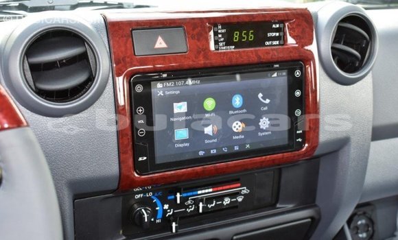 Acheter Import Voiture Toyota Land Cruiser Gris à Import - Dubai, Central Acheter Import Voiture Toyota Land Cruiser Gris à Import - Dubai, Central