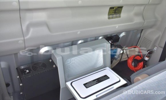 Acheter Import Voiture Toyota Land Cruiser Gris à Import - Dubai, Central Acheter Import Voiture Toyota Land Cruiser Gris à Import - Dubai, Central