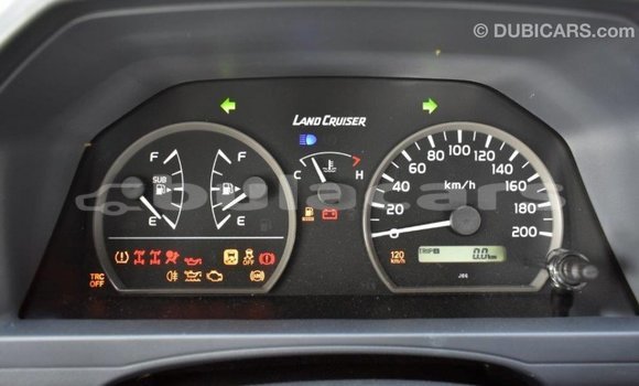 Acheter Import Voiture Toyota Land Cruiser Gris à Import - Dubai, Central Acheter Import Voiture Toyota Land Cruiser Gris à Import - Dubai, Central