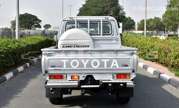 Acheter Import Voiture Toyota Land Cruiser Gris à Import - Dubai, Central Acheter Import Voiture Toyota Land Cruiser Gris à Import - Dubai, Central