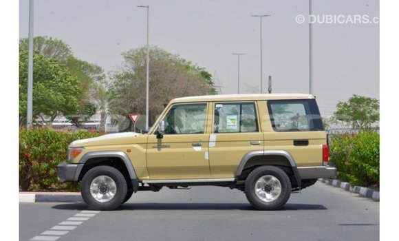 Acheter Import Voiture Toyota Land Cruiser Beige à Import - Dubai, Central Acheter Import Voiture Toyota Land Cruiser Beige à Import - Dubai, Central