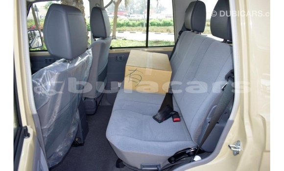 Acheter Import Voiture Toyota Land Cruiser Beige à Import - Dubai, Central Acheter Import Voiture Toyota Land Cruiser Beige à Import - Dubai, Central
