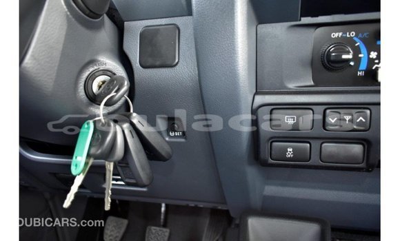 Acheter Import Voiture Toyota Land Cruiser Beige à Import - Dubai, Central Acheter Import Voiture Toyota Land Cruiser Beige à Import - Dubai, Central