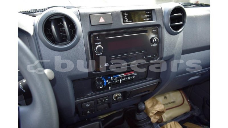 Big with watermark toyota land cruiser central import dubai 5598