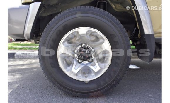 Acheter Import Voiture Toyota Land Cruiser Beige à Import - Dubai, Central Acheter Import Voiture Toyota Land Cruiser Beige à Import - Dubai, Central