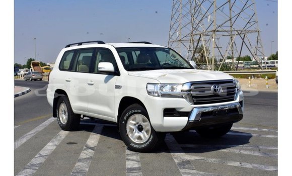 Acheter Import Voiture Toyota Land Cruiser Blanc à Import - Dubai, Central Acheter Import Voiture Toyota Land Cruiser Blanc à Import - Dubai, Central