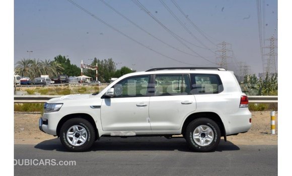 Acheter Import Voiture Toyota Land Cruiser Blanc à Import - Dubai, Central Acheter Import Voiture Toyota Land Cruiser Blanc à Import - Dubai, Central