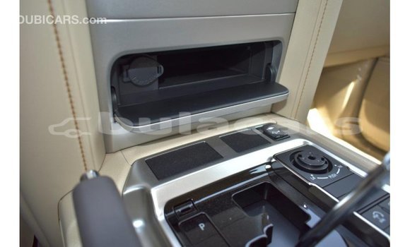 Acheter Import Voiture Toyota Land Cruiser Blanc à Import - Dubai, Central Acheter Import Voiture Toyota Land Cruiser Blanc à Import - Dubai, Central