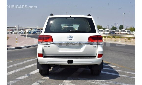 Acheter Import Voiture Toyota Land Cruiser Blanc à Import - Dubai, Central Acheter Import Voiture Toyota Land Cruiser Blanc à Import - Dubai, Central