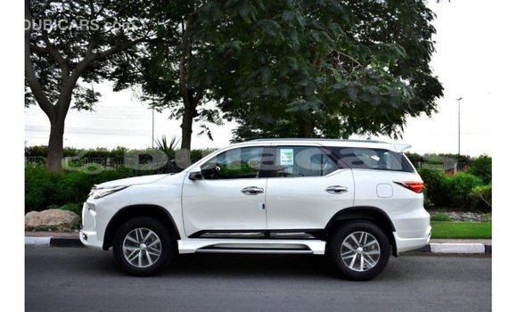 Acheter Import Voiture Toyota Fortuner Blanc à Import - Dubai, Central Acheter Import Voiture Toyota Fortuner Blanc à Import - Dubai, Central