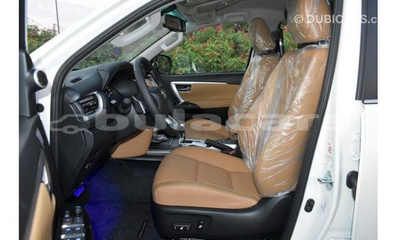 Acheter Import Voiture Toyota Fortuner Blanc à Import - Dubai, Central Acheter Import Voiture Toyota Fortuner Blanc à Import - Dubai, Central