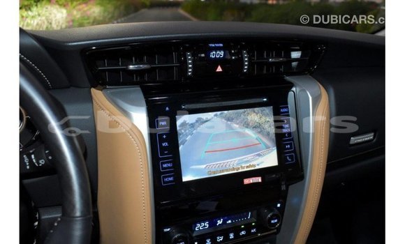 Acheter Import Voiture Toyota Fortuner Blanc à Import - Dubai, Central Acheter Import Voiture Toyota Fortuner Blanc à Import - Dubai, Central