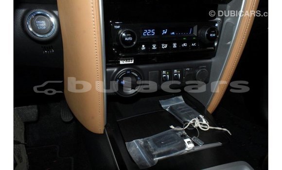 Acheter Import Voiture Toyota Fortuner Blanc à Import - Dubai, Central Acheter Import Voiture Toyota Fortuner Blanc à Import - Dubai, Central
