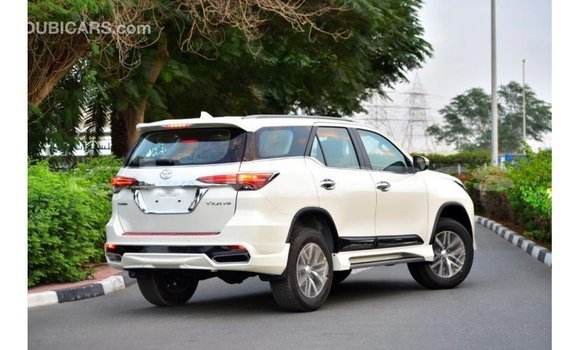 Acheter Import Voiture Toyota Fortuner Blanc à Import - Dubai, Central Acheter Import Voiture Toyota Fortuner Blanc à Import - Dubai, Central