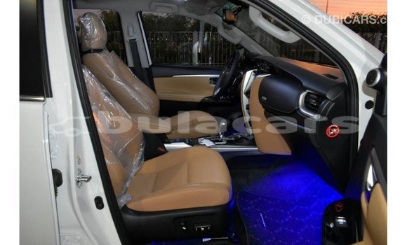 Acheter Import Voiture Toyota Fortuner Blanc à Import - Dubai, Central Acheter Import Voiture Toyota Fortuner Blanc à Import - Dubai, Central
