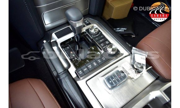 Acheter Import Voiture Toyota Land Cruiser Noir à Import - Dubai, Central Acheter Import Voiture Toyota Land Cruiser Noir à Import - Dubai, Central