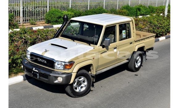 Acheter Import Voiture Toyota Land Cruiser Beige à Import - Dubai, Central Acheter Import Voiture Toyota Land Cruiser Beige à Import - Dubai, Central