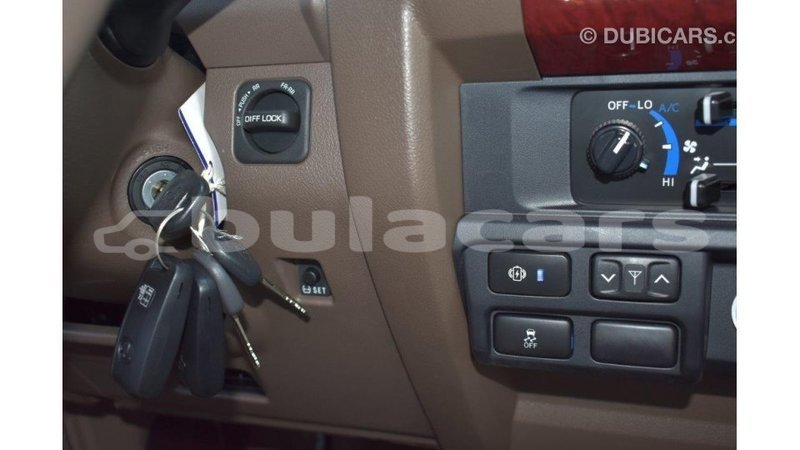 Big with watermark toyota land cruiser central import dubai 5604