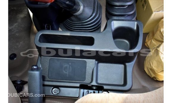 Acheter Import Voiture Toyota Land Cruiser Beige à Import - Dubai, Central Acheter Import Voiture Toyota Land Cruiser Beige à Import - Dubai, Central