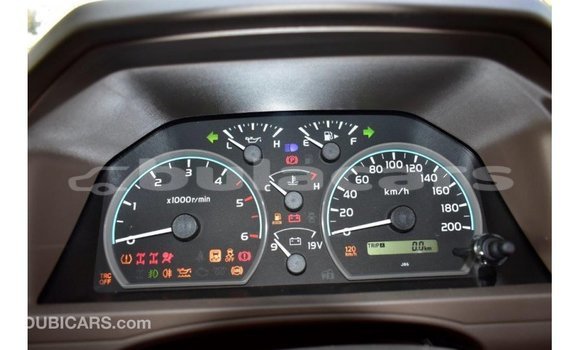 Acheter Import Voiture Toyota Land Cruiser Beige à Import - Dubai, Central Acheter Import Voiture Toyota Land Cruiser Beige à Import - Dubai, Central