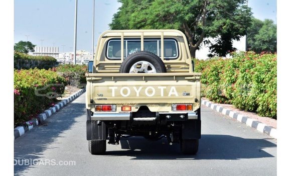 Acheter Import Voiture Toyota Land Cruiser Beige à Import - Dubai, Central Acheter Import Voiture Toyota Land Cruiser Beige à Import - Dubai, Central