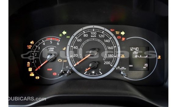 Acheter Import Voiture Toyota Hiace Blanc à Import - Dubai, Central Acheter Import Voiture Toyota Hiace Blanc à Import - Dubai, Central