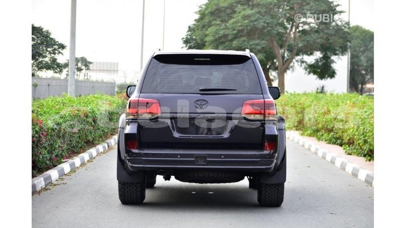 Big with watermark toyota land cruiser central import dubai 5611