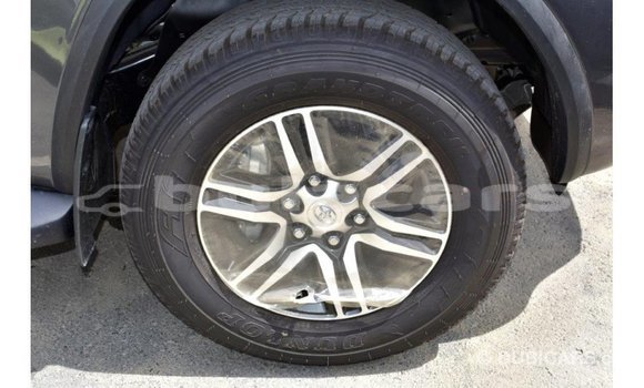 Acheter Import Voiture Toyota Fortuner Gris à Import - Dubai, Central Acheter Import Voiture Toyota Fortuner Gris à Import - Dubai, Central