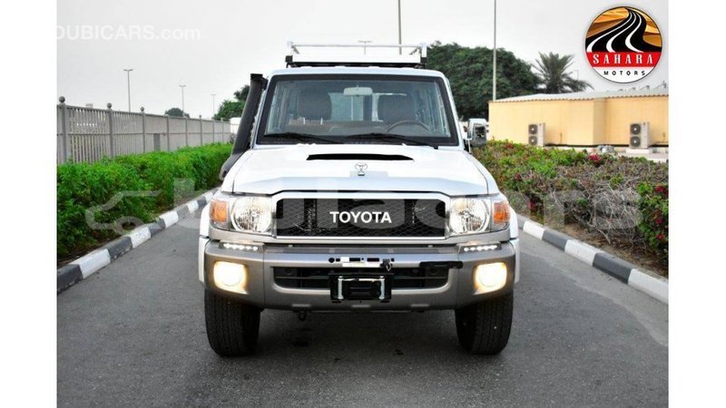 Big with watermark toyota land cruiser central import dubai 5613