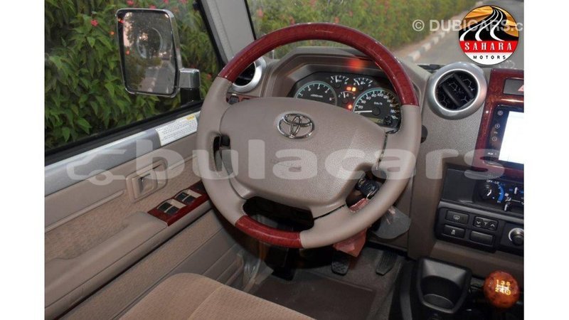 Big with watermark toyota land cruiser central import dubai 5613