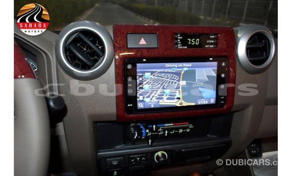 Acheter Import Voiture Toyota Land Cruiser Gris à Import - Dubai, Central Acheter Import Voiture Toyota Land Cruiser Gris à Import - Dubai, Central