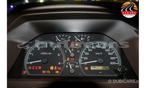 Acheter Import Voiture Toyota Land Cruiser Gris à Import - Dubai, Central Acheter Import Voiture Toyota Land Cruiser Gris à Import - Dubai, Central