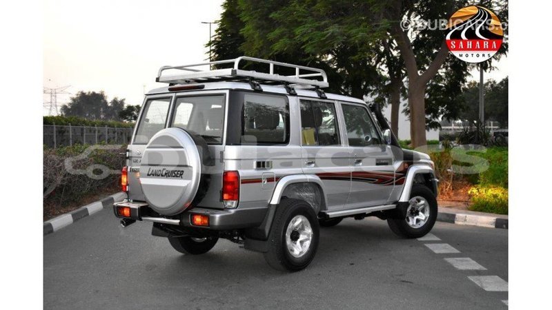 Big with watermark toyota land cruiser central import dubai 5613