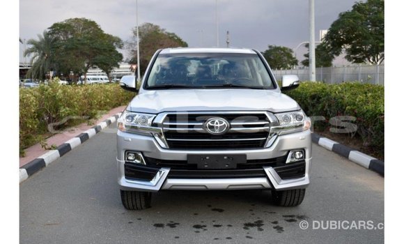 Acheter Import Voiture Toyota Land Cruiser Gris à Import - Dubai, Central Acheter Import Voiture Toyota Land Cruiser Gris à Import - Dubai, Central