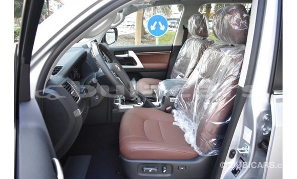 Acheter Import Voiture Toyota Land Cruiser Gris à Import - Dubai, Central Acheter Import Voiture Toyota Land Cruiser Gris à Import - Dubai, Central