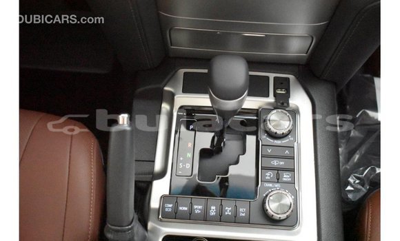 Acheter Import Voiture Toyota Land Cruiser Gris à Import - Dubai, Central Acheter Import Voiture Toyota Land Cruiser Gris à Import - Dubai, Central