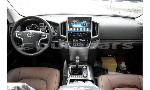 Acheter Import Voiture Toyota Land Cruiser Gris à Import - Dubai, Central Acheter Import Voiture Toyota Land Cruiser Gris à Import - Dubai, Central