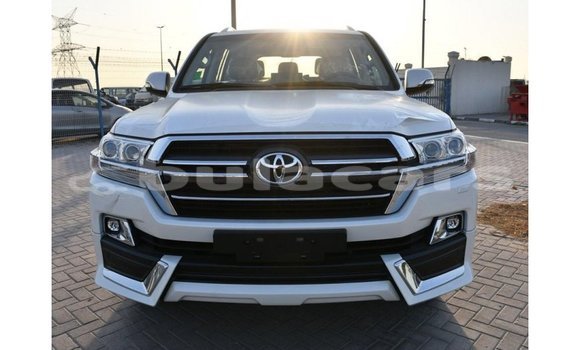 Buy Import Toyota Land Cruiser White Car in Import - Dubai in Central Buy Import Toyota Land Cruiser White Car in Import - Dubai in Central