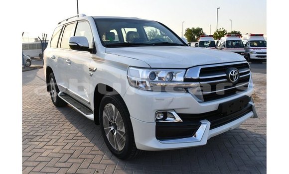 Buy Import Toyota Land Cruiser White Car in Import - Dubai in Central Buy Import Toyota Land Cruiser White Car in Import - Dubai in Central