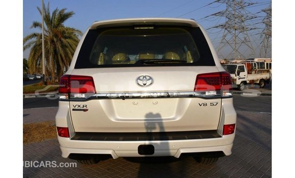 Buy Import Toyota Land Cruiser White Car in Import - Dubai in Central Buy Import Toyota Land Cruiser White Car in Import - Dubai in Central