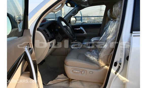 Buy Import Toyota Land Cruiser White Car in Import - Dubai in Central Buy Import Toyota Land Cruiser White Car in Import - Dubai in Central