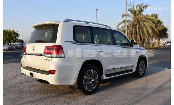 Buy Import Toyota Land Cruiser White Car in Import - Dubai in Central Buy Import Toyota Land Cruiser White Car in Import - Dubai in Central
