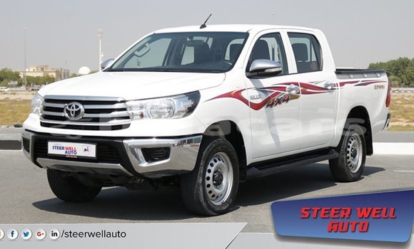 Acheter Import Voiture Toyota Hilux Blanc à Import - Dubai, Central Acheter Import Voiture Toyota Hilux Blanc à Import - Dubai, Central