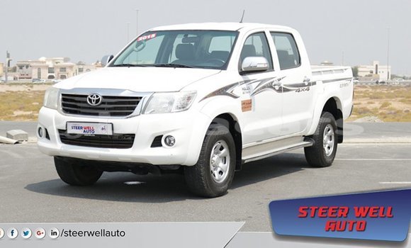 Acheter Import Voiture Toyota Hilux Blanc à Import - Dubai, Central Acheter Import Voiture Toyota Hilux Blanc à Import - Dubai, Central