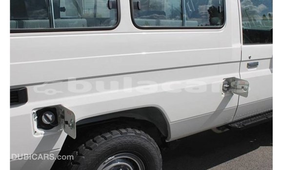 Buy Import Toyota Land Cruiser White Car in Import - Dubai in Central Buy Import Toyota Land Cruiser White Car in Import - Dubai in Central
