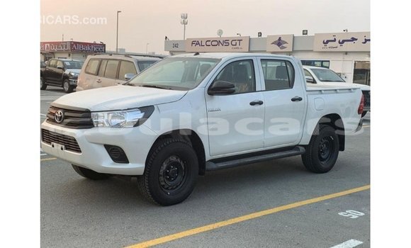 Acheter Import Voiture Toyota Hilux Blanc à Import - Dubai, Central Acheter Import Voiture Toyota Hilux Blanc à Import - Dubai, Central